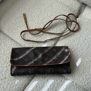 Damaged Louis Vuitton clutch belt bag Fanny